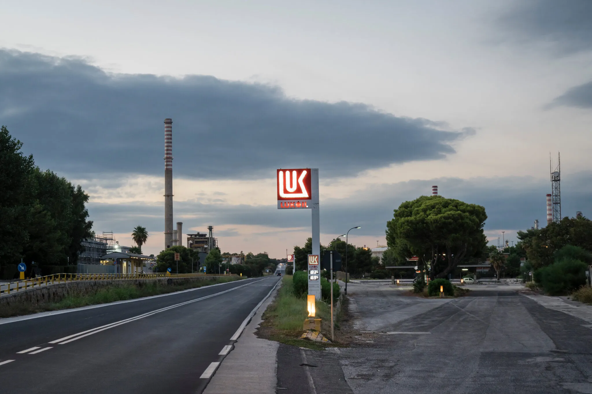 U.S.-Russia Talks on Ukraine Now Involve an Oil Deal Tied to Trump Allies