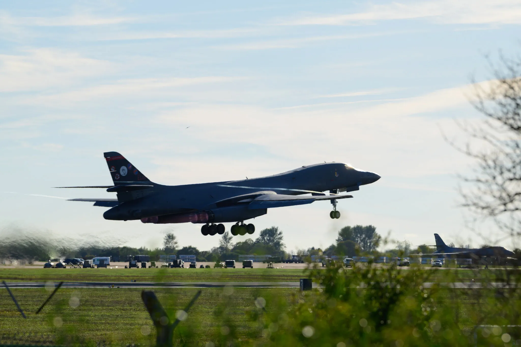 U.S. Rushes to Withdraw Bombers From U.K. Air Base After New Threats