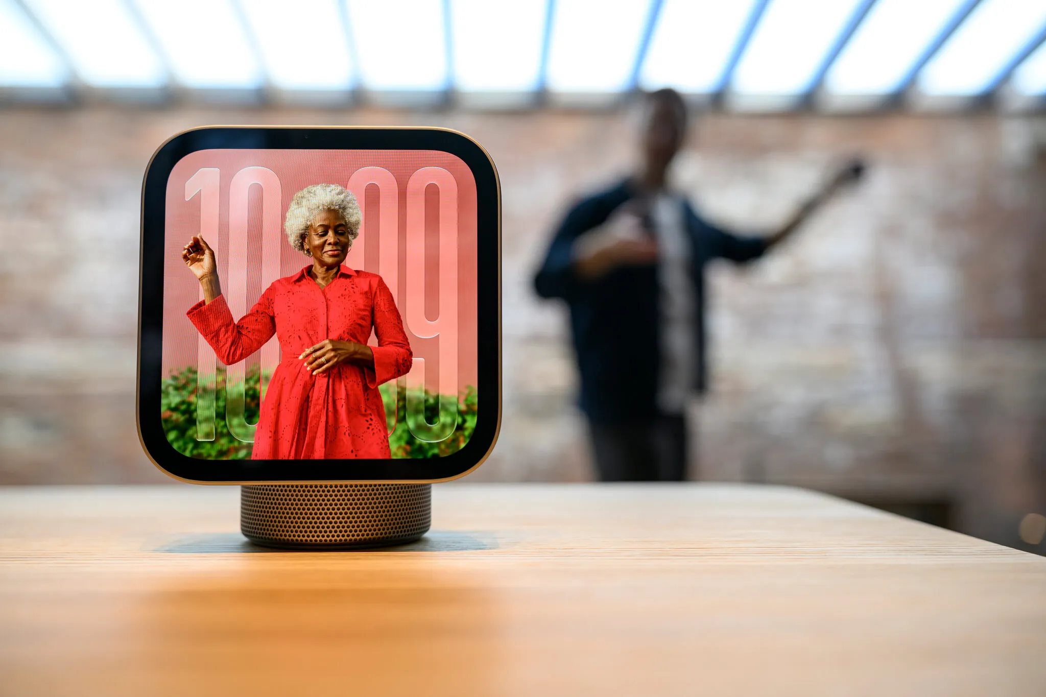 Apple Introduces HomeView, a $299 Tablet for the Home