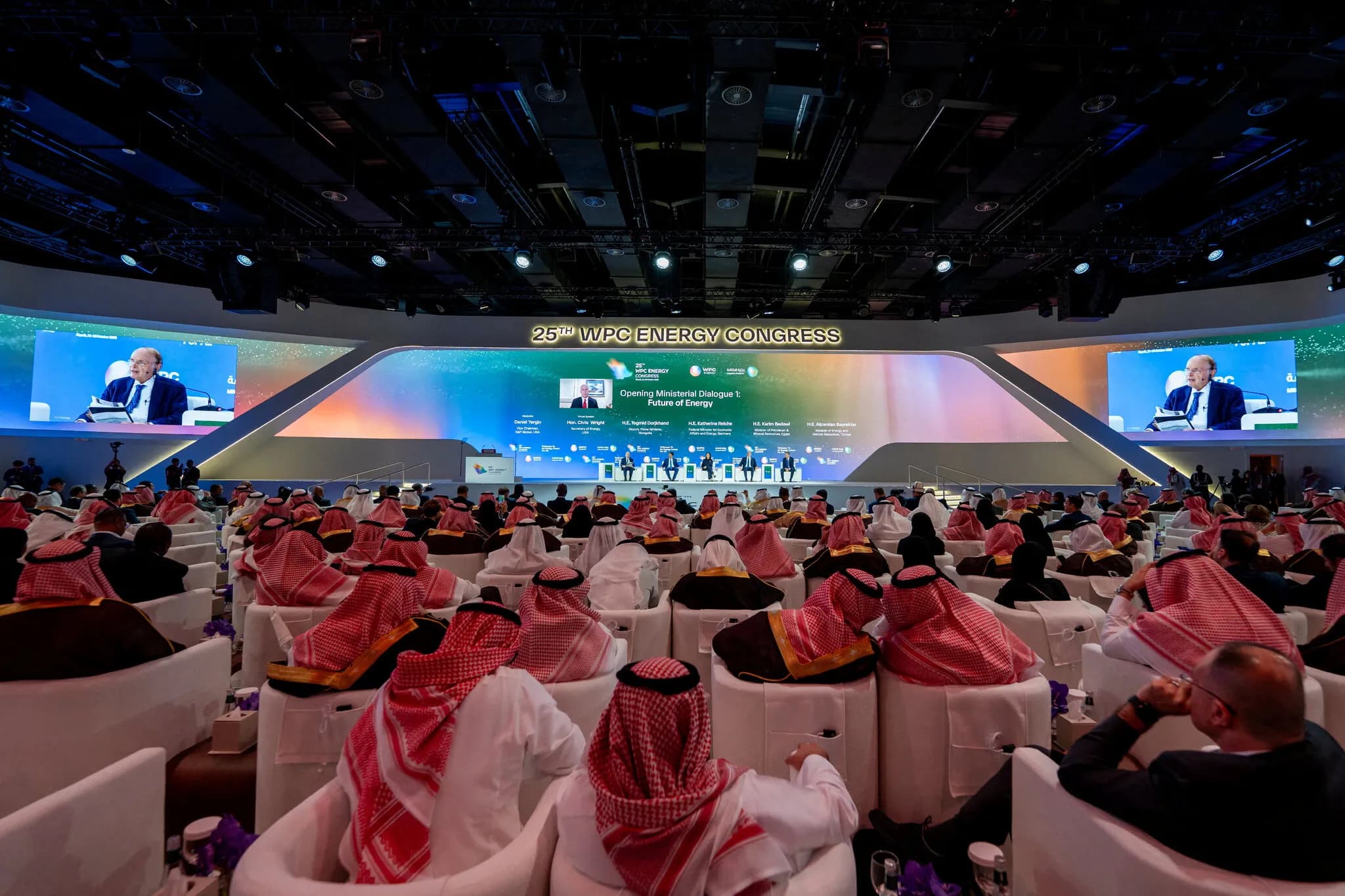 War Collides With Saudi Ambition at a Gathering of Oil Powers
