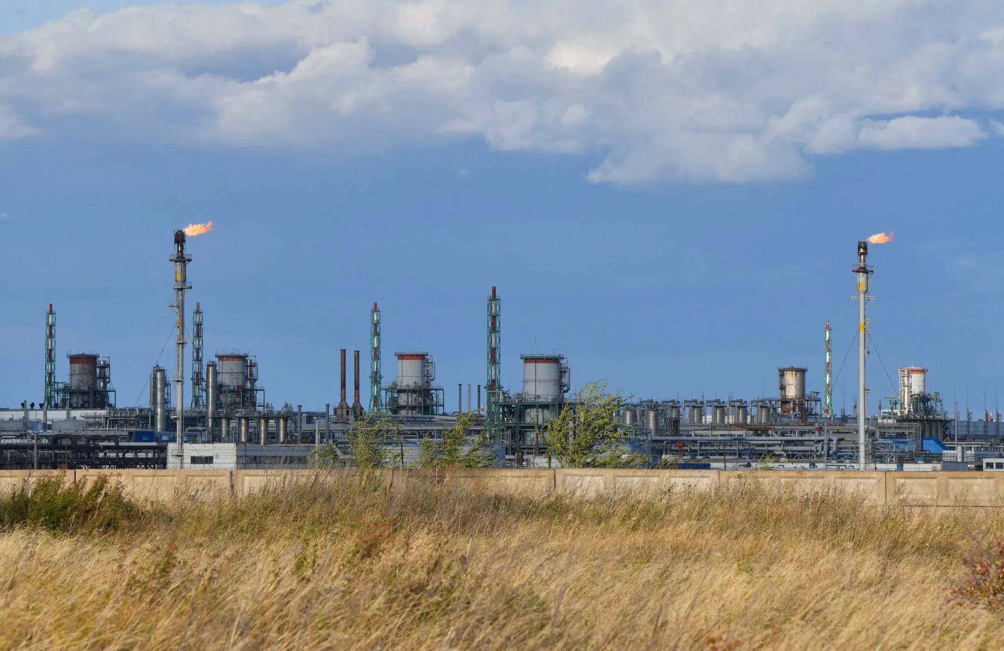 U.S. Floats Another Lifeline to Russia: Allowing It to Sell More Gas to Europe