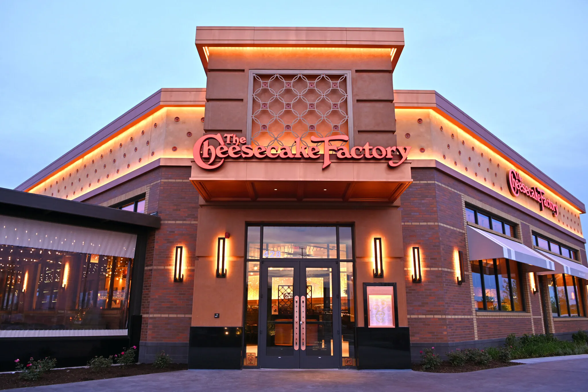 Don’t Cry for the Cheesecake Factory. It’s Weathered Worse.